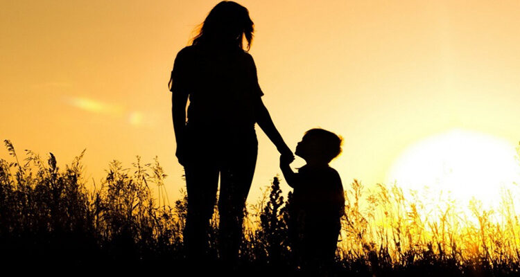 أمهات المستقبل العازبات .. مآسي يومية تحكيها مستشفيات الدولة